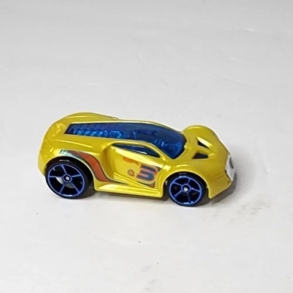 Vintage 2007 Mattel Hot Wheels Matchbox Ultra Rage Yellow Sports Car Racing htf